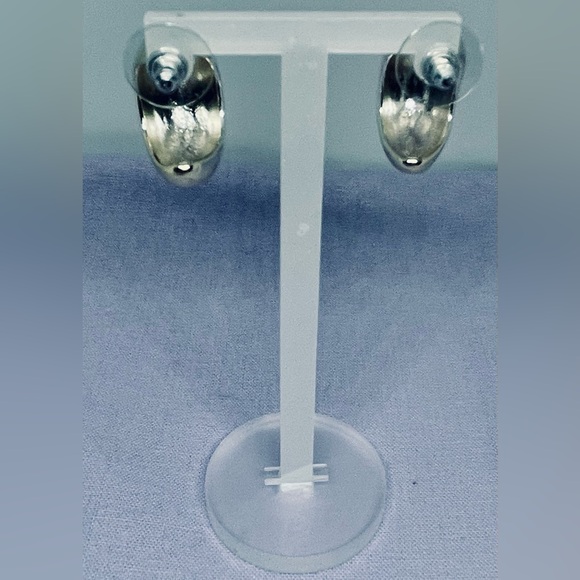 J. Crew NWOT-Brand New *Silver* 1/2” Wide Hoops. Great Everyday Earrings! - Picture 4 of 8